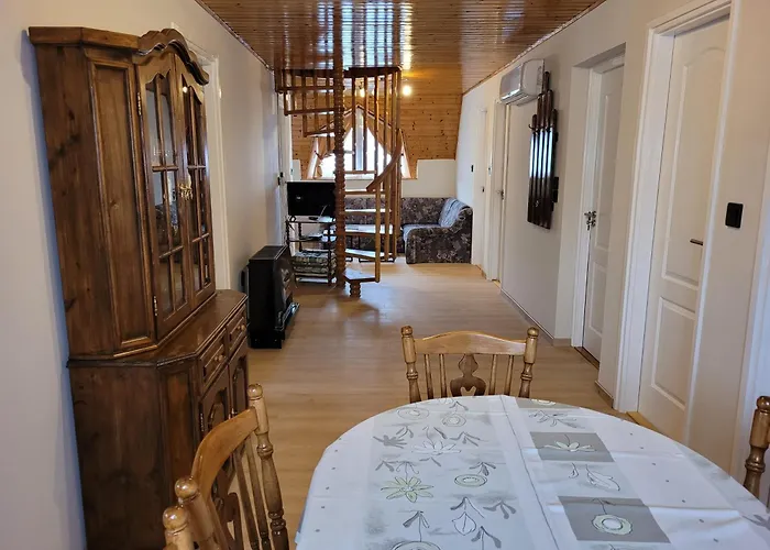 Henrietta Apartmanhaz
