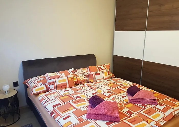 Henrietta Apartmanhaz